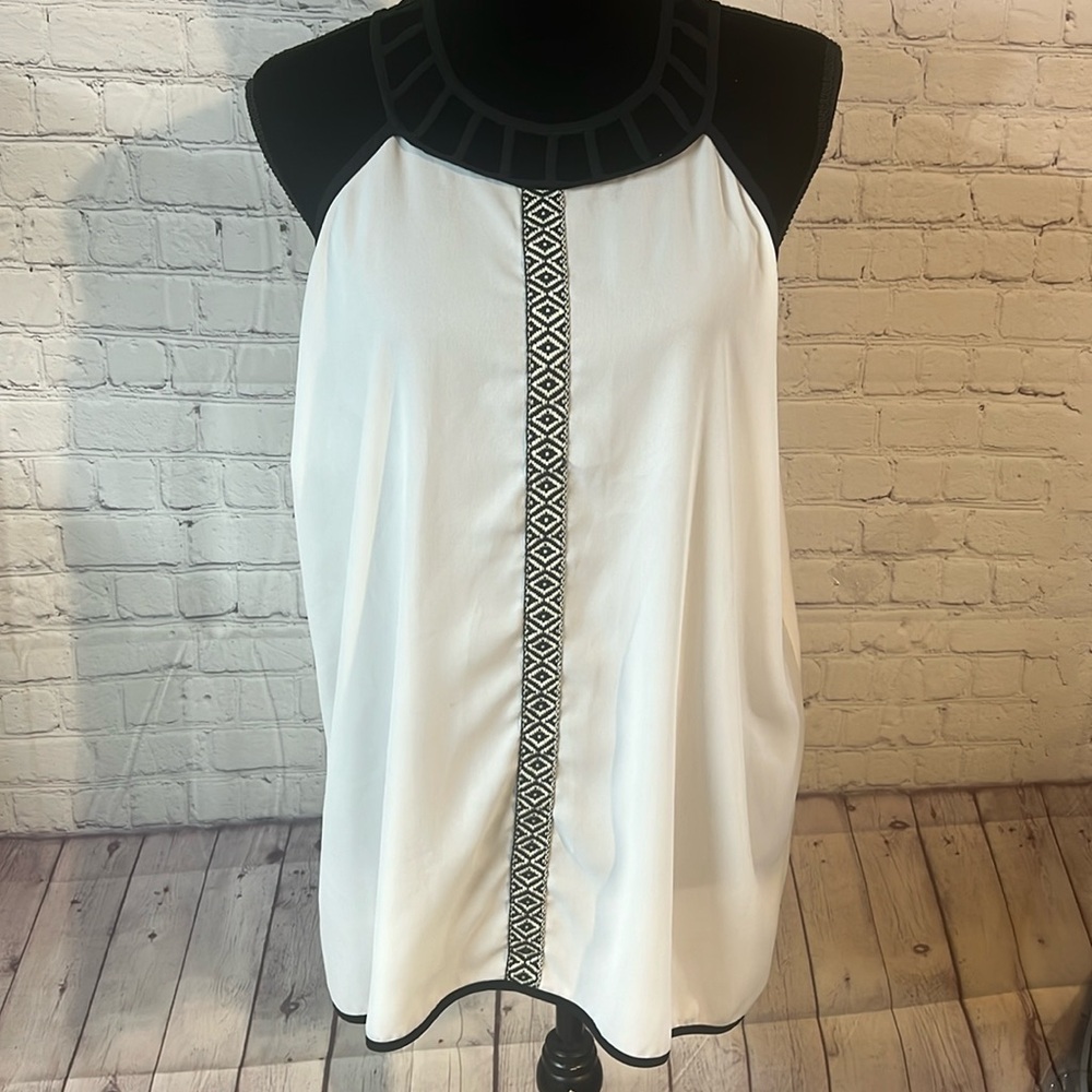 COPY - 2X sleeveless black and white halter top Button up back High neck Exc co…